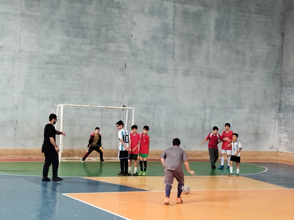 رقابت دوستانه فوتسال نوجوانان در کانون ساری با شور و نشاط تابستانی برگزار شد