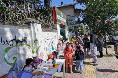 بازارچه خلاقیت و کارآفرینی؛ کودکان و نوجوانان قائمشهر در نقش فروشنده و هنرمند