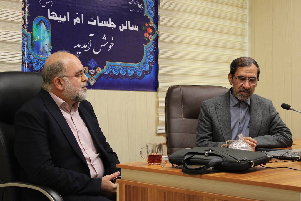 ماموریت مربی کانون کم‌کردن فاصله علم و عمل در بین اعضا  است