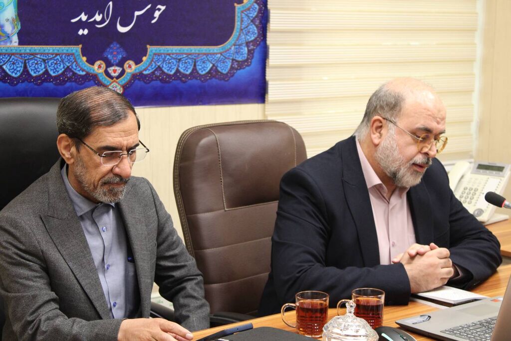 ماموریت مربی کانون کم‌کردن فاصله علم و عمل در بین اعضا  است