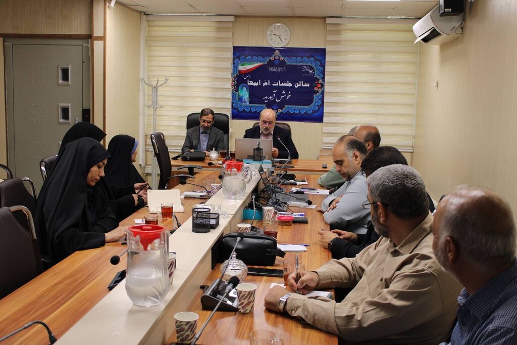 ماموریت مربی کانون کم‌کردن فاصله علم و عمل در بین اعضا  است