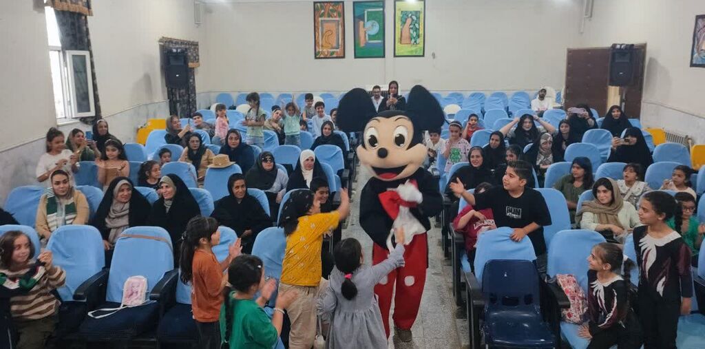 1340424-1 مرکز فرهنگی هنری کنگاور میزبان "محله شاد" شد