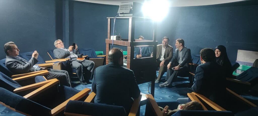 1340452-1 در آستانه هفته ی ملی کودک، بازدید اعضای شورای شهر و مسئولان شهرداری از مجتمع فرهنگی هنری کانون واقع در پردیسان