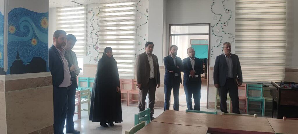 1340459-1 در آستانه هفته ی ملی کودک، بازدید اعضای شورای شهر و مسئولان شهرداری از مجتمع فرهنگی هنری کانون واقع در پردیسان