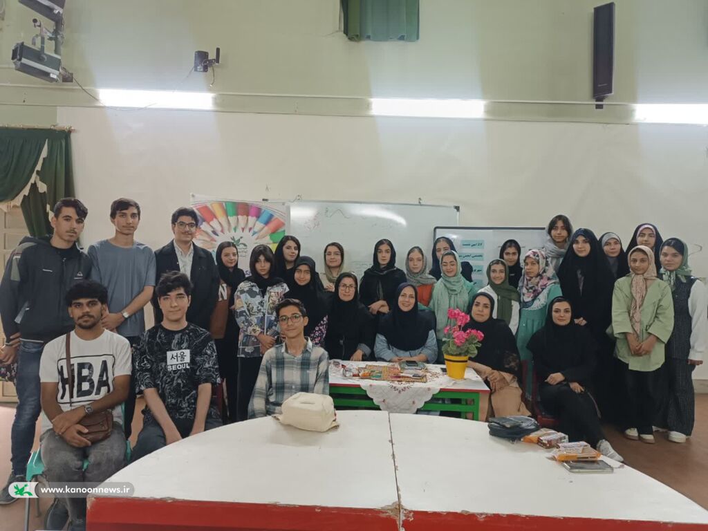 1340668-1 پنجاه و هفتمین نشست انجمن سپیدار در زنجان با محوریت «روایت در داستان» برگزار شد