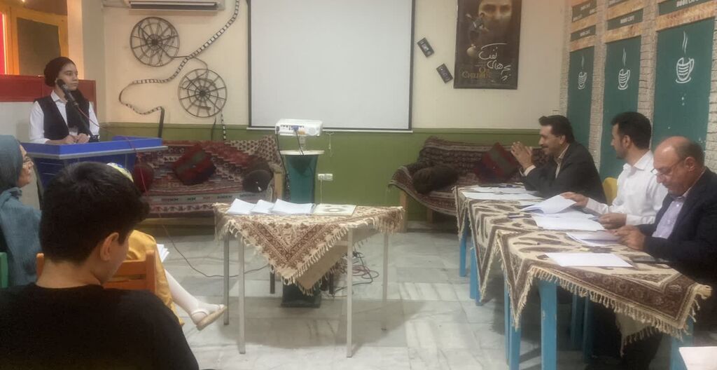 1340714-1 برگزاری مرحله نهایی دومین لیگ گلستانخوانی در کانون کرمانشاه