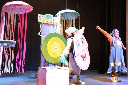 نمایش شاد و آهنگین «درون»