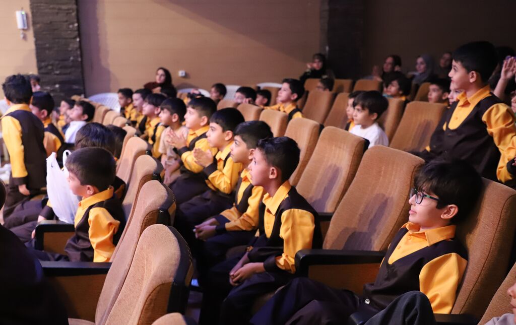 1340753-1 نمایش شاد و آهنگین «درون»