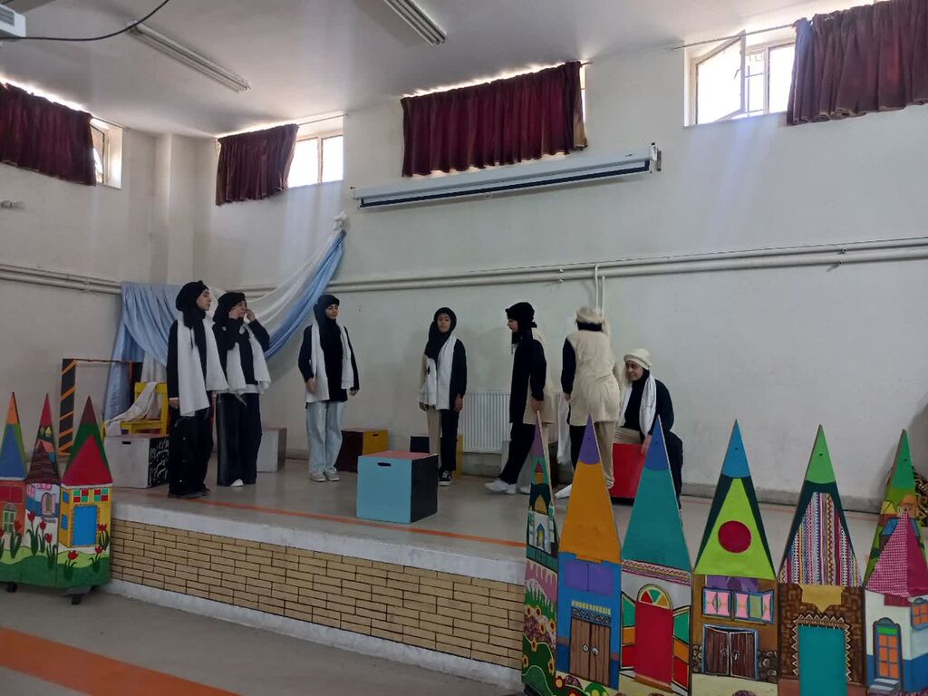 1340809-1 پایان شیرین تابستان با جشن اختتامیه کلاسهای کانون همدان