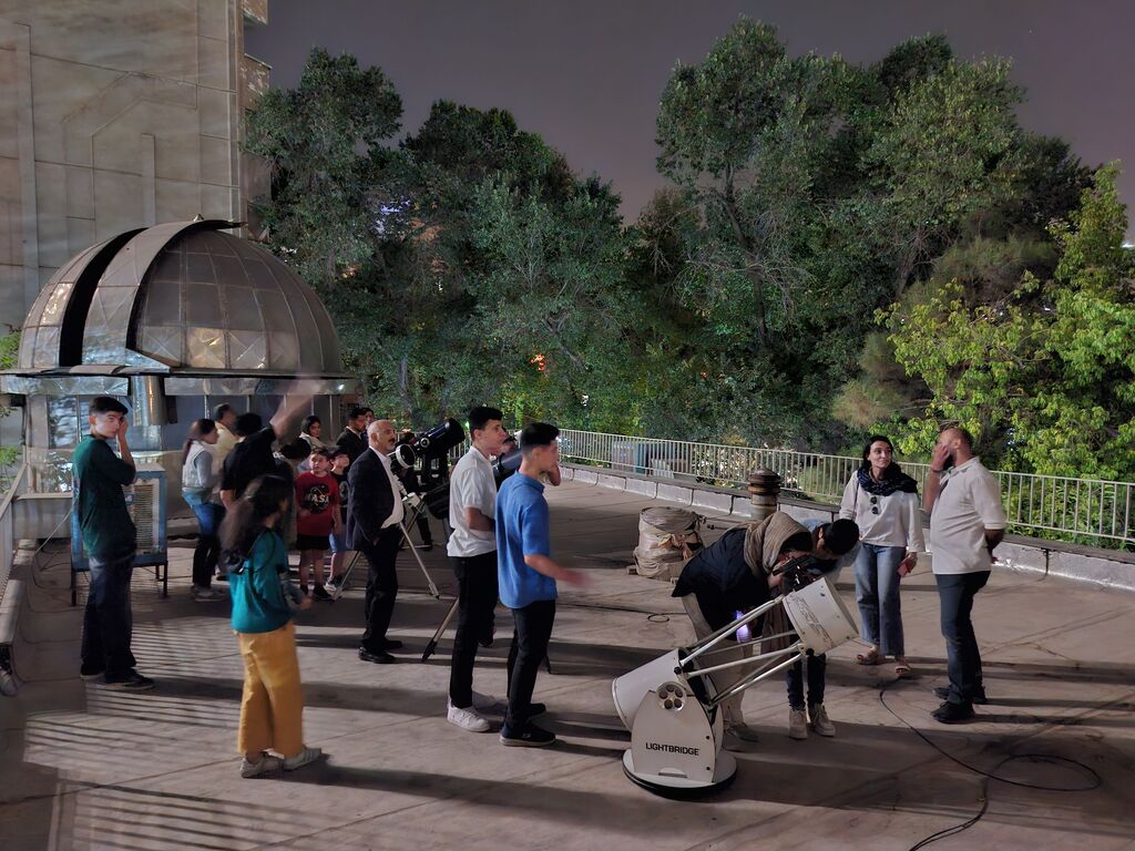 ویژه‌برنامه‌های رصد «مقابله زحل» با حضور کودکان، نوجوانان و خانواده‌ها در کانون