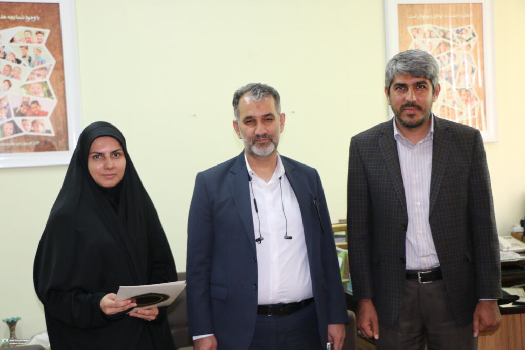 تجلیل از عوامل نمایش عروسکی «قلب آدم برفی» در کانون فارس