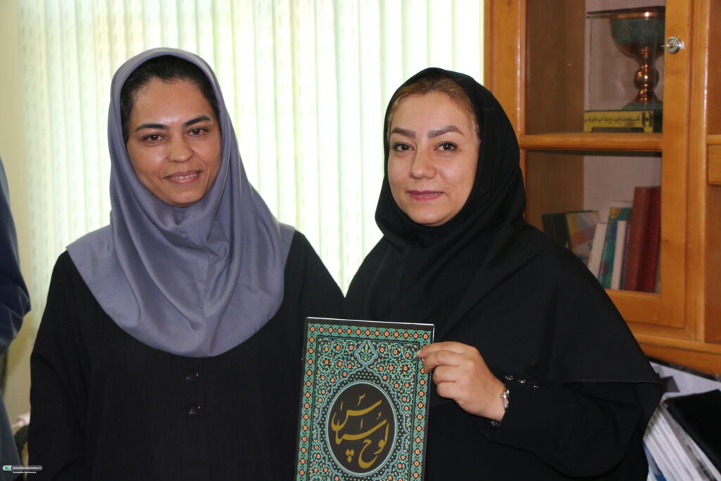 تجلیل از عوامل نمایش عروسکی «قلب آدم برفی» در کانون فارس