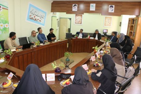 تجلیل از عوامل نمایش عروسکی «قلب آدم برفی» در کانون فارس