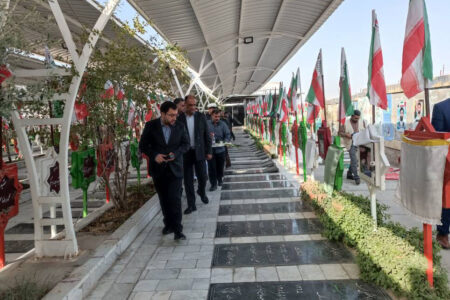 آغاز سفر مدیرعامل کانون به سیستان و بلوچستان با ادای احترام به مقام شامخ شهیدان