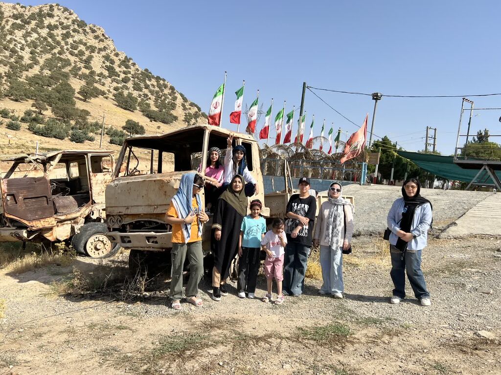 بازدید اعضا و مربیان مراکز شماره ۱ و۲ اسلام‌آبادغرب از یادمان دفاع مقدس