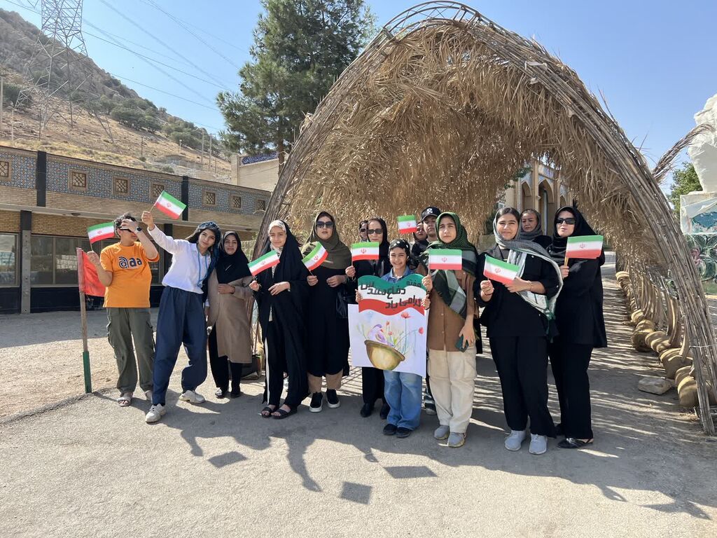 بازدید اعضا و مربیان مراکز شماره ۱ و۲ اسلام‌آبادغرب از یادمان دفاع مقدس