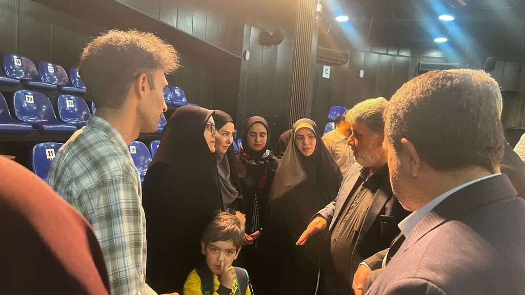 اجرای نمایش روژا دلنیا باش با حضور مسئولان استان کرمانشاه