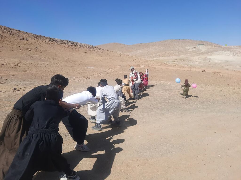 1341564 به صدا درآمدن زنگ آغاز سال تحصیلی در عشایر ایل نیازی با پیک امید کانون همدان