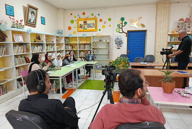 1341634-1 کارگاه ادبی مرکز شماره پنج کانون اردبیل در قاب صدا و سیما