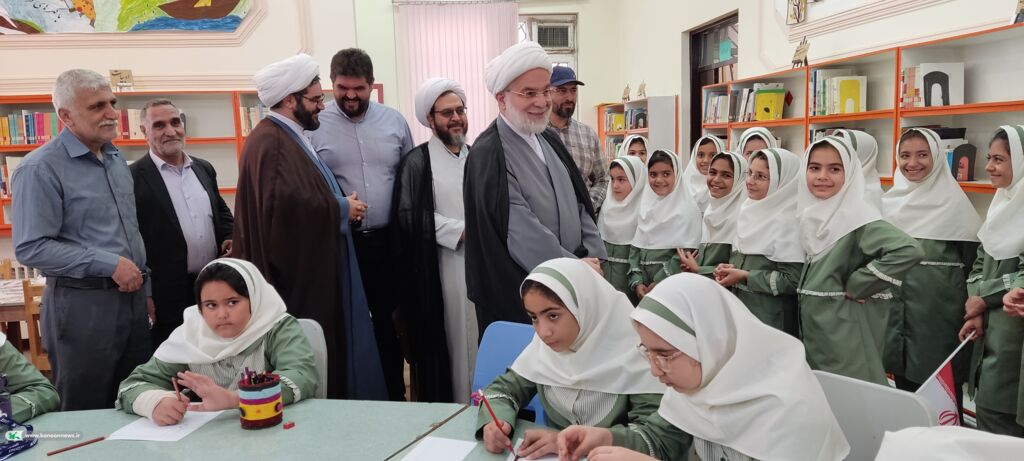 1341918-1 بازدید نماینده ولیفقیه و هیئت همراه از کانون پرورش فکری کودکان و نوجوانان سریش آباد