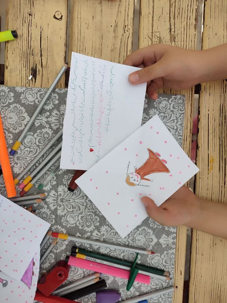 1341929-1 «من کیام؟» پرسشی که هویت دختران را در کانون شاهرود بازمیتاباند