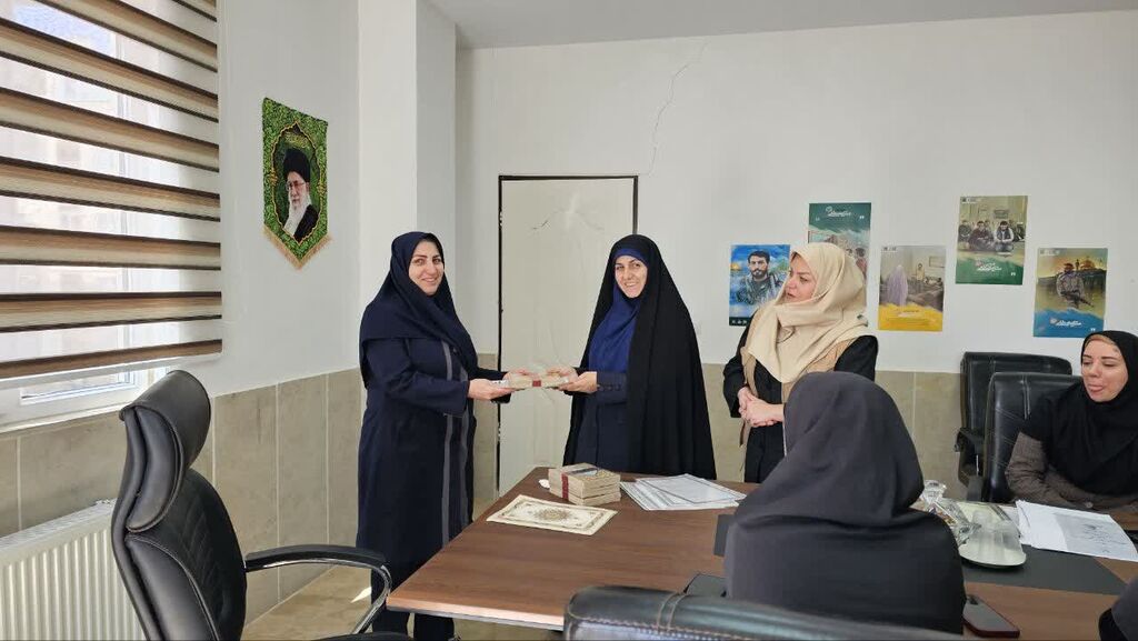 تجلیل مدیر کل کانون البرز از مسئولان  مراکز