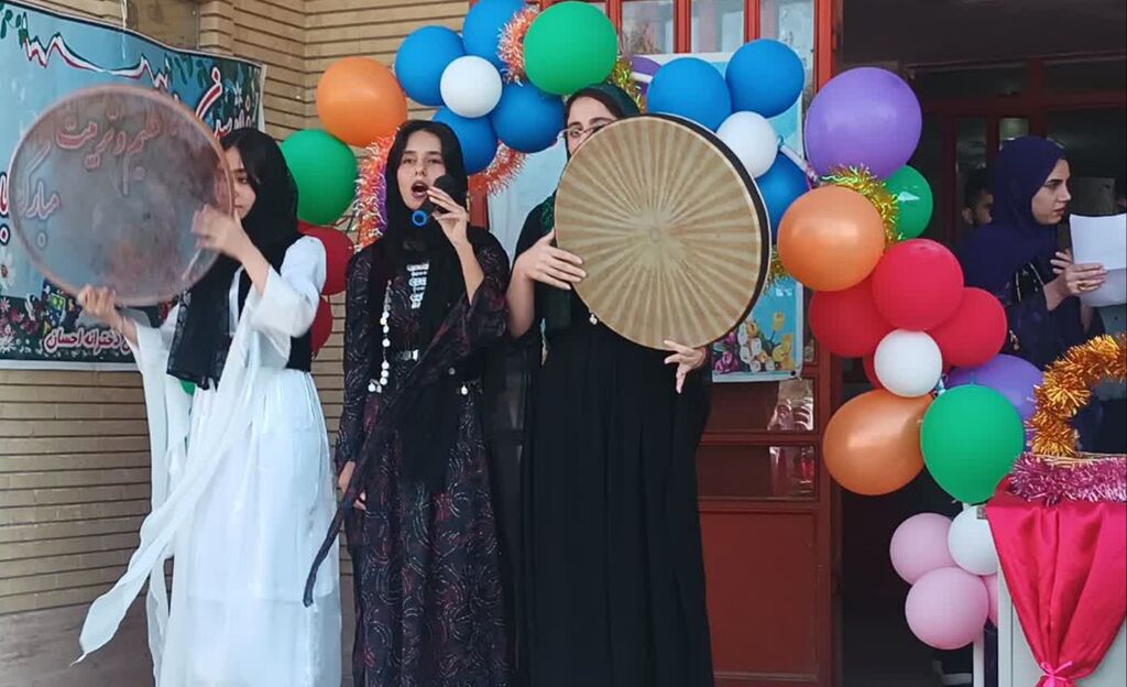 1342090-1 آغاز سال تحصیلی با هنر و یاد حماسهسازان در مدرسه احسان ثلاث باباجانی