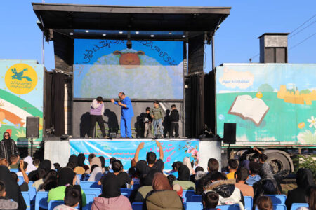 تماشاخانه‌های سیار کانون در لرستان و زنجان میهمان کودکان و نوجوانان شدند