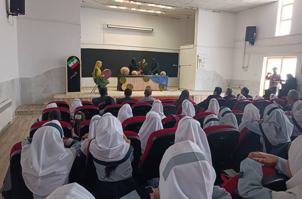 1342444 مدیرعامل از مدرسهها و مراکز کانون شمال سیستان و بلوچستان بازدید کرد