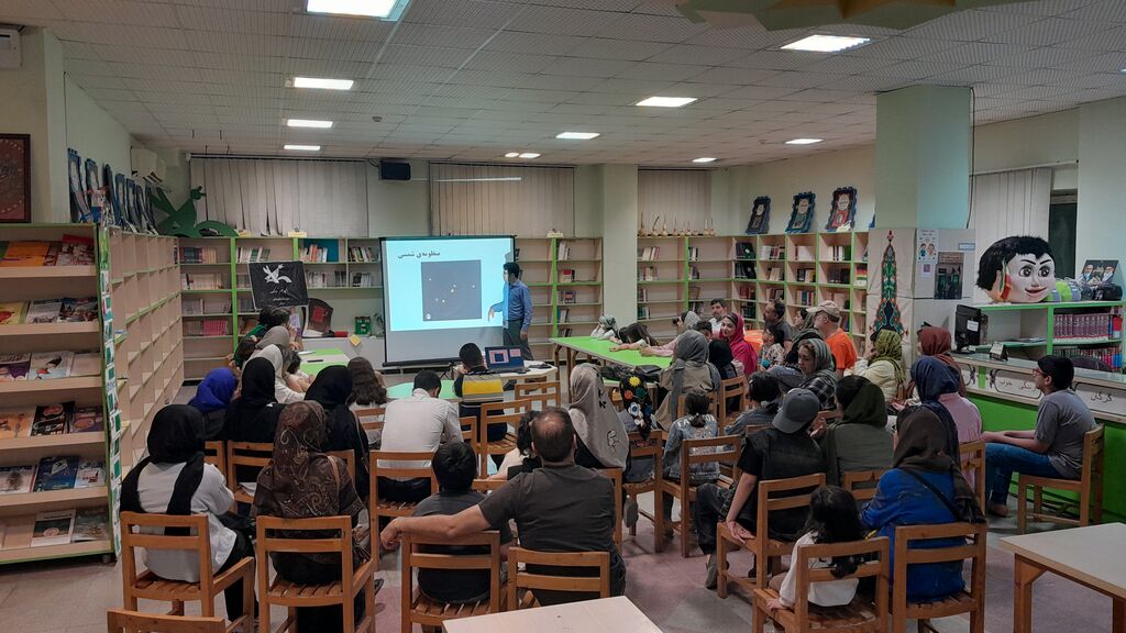 ویژه‌برنامه‌های رصد «مقابله زحل» با حضور کودکان، نوجوانان و خانواده‌ها در کانون