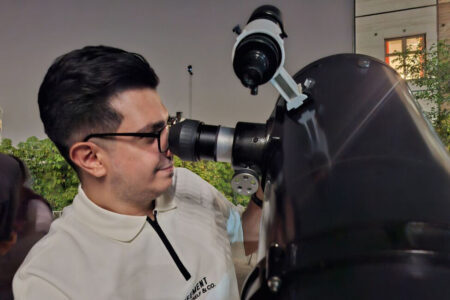 ویژه‌برنامه‌های رصد «مقابله زحل» با حضور کودکان، نوجوانان و خانواده‌ها در کانون