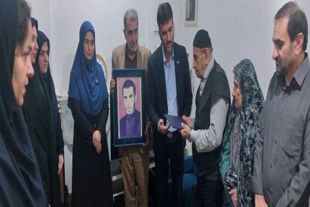 ادای احترام به اسطوره‌های مقاومت و ایثار /کانونی‌ها از خانواده شهید بهروز قدمی تجلیل‌کردند