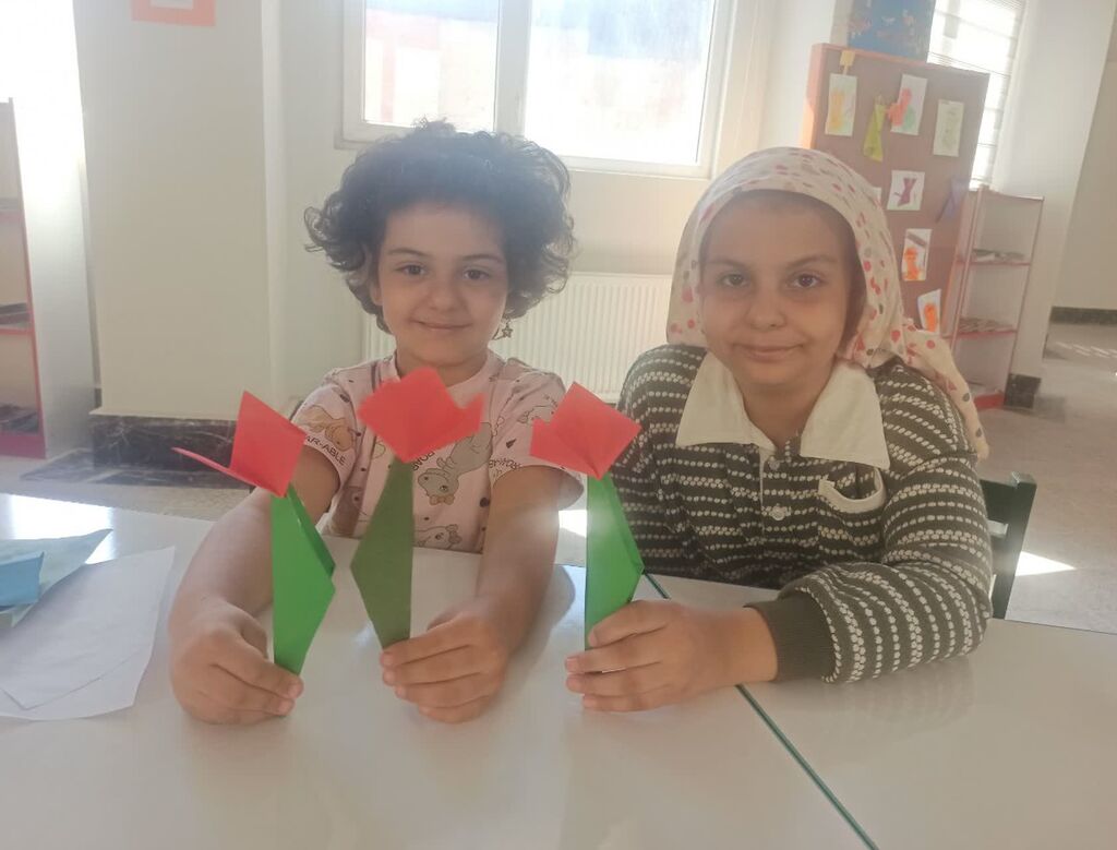 1344315-1 کتاب های دفاع مقدسی به کودکان البرزی معرفی شدند