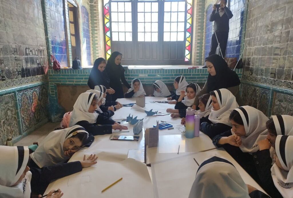 جشنواره گردشگری کودک در تکیه معاون‌الملک کرمانشاه