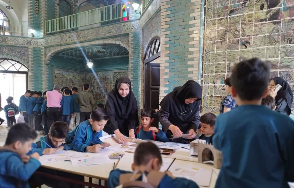 جشنواره گردشگری کودک در تکیه معاون‌الملک کرمانشاه