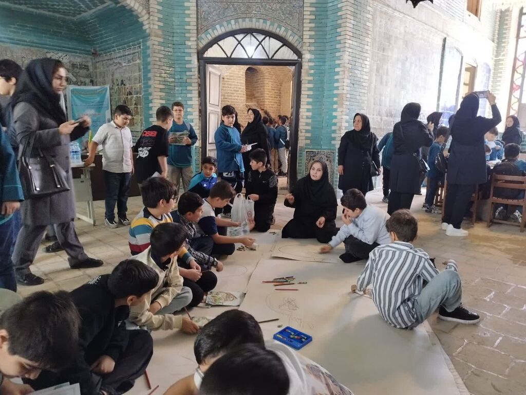 جشنواره گردشگری کودک در تکیه معاون‌الملک کرمانشاه