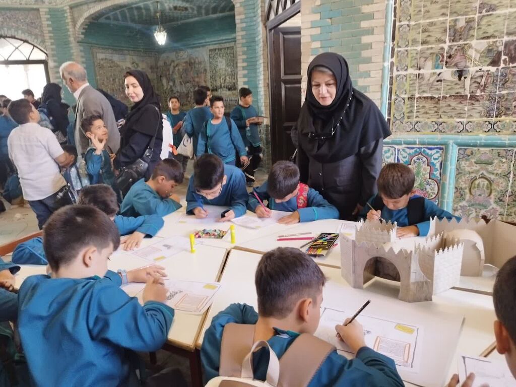 جشنواره گردشگری کودک در تکیه معاون‌الملک کرمانشاه