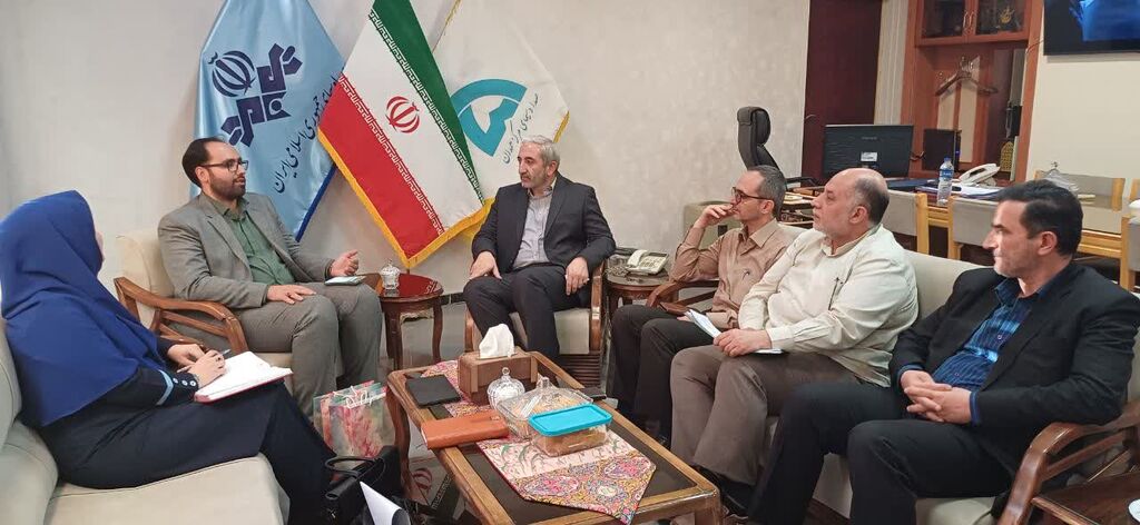 1344410-1 دیدار سرپرست کانون پرورش فکری استان همدان با مدیرکل صدا و سیمای استان