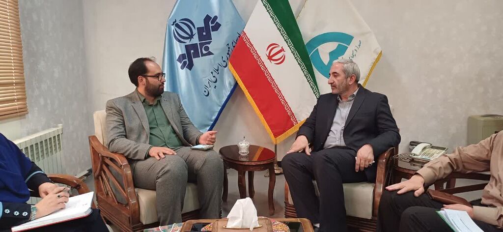 1344411-1 دیدار سرپرست کانون پرورش فکری استان همدان با مدیرکل صدا و سیمای استان