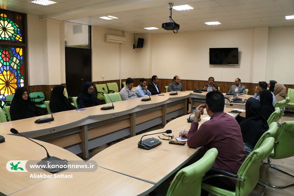 1344459 کودکان را می توان به معادن معنوی تشبیه کرد که باید برای کشف آنها تلاش کنیم