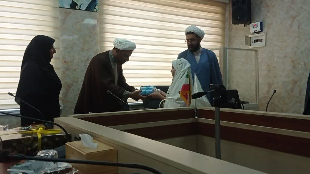 1344618-1 انعقاد تفاهم نامه فی مابین کانون هرمزگان وستاد اقامه نماز استان