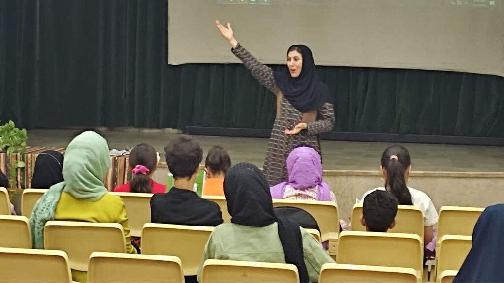 نشست «چگونه قصه بگوییم» در مرکز زیباشهر بندرعباس برگزار شد