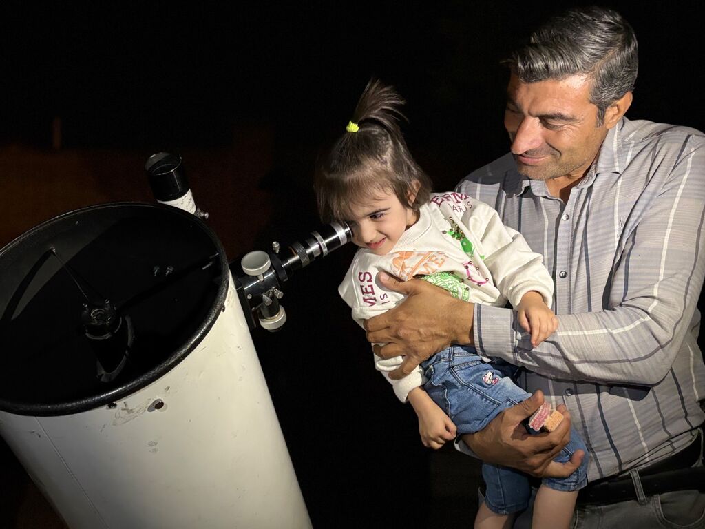 1344777-1 حلقههای زحل در قاب تلسکوپها درخشیدند