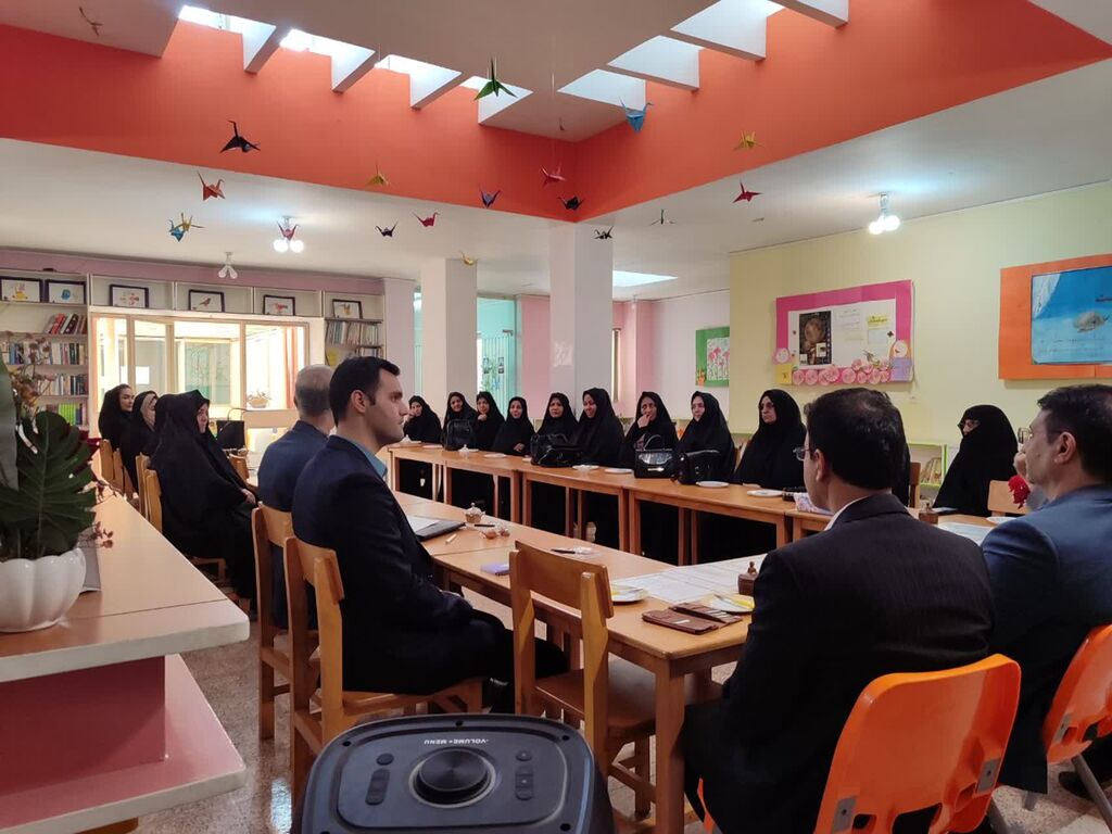 1344781-1 تقدیر از مدیران و معاونین پرورشی همراه با طرح «کانونیاران»