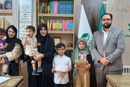 تقدیر سرپرست کانون پرورش فکری همدان از دو کودک نخبه