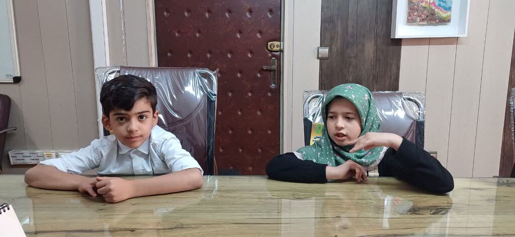 1344788-1 تقدیر سرپرست کانون پرورش فکری همدان از دو کودک نخبه