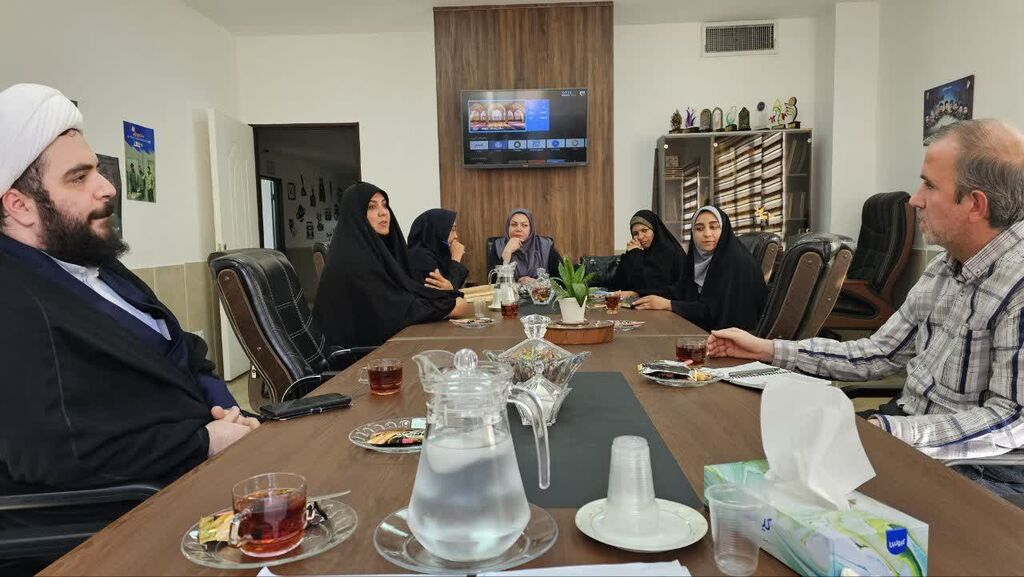 1344811-1 همکاری کانون البرز و فعالان کودک برای اجرای فعالیت در مناطق کم برخوردار در هفته ملی کودک