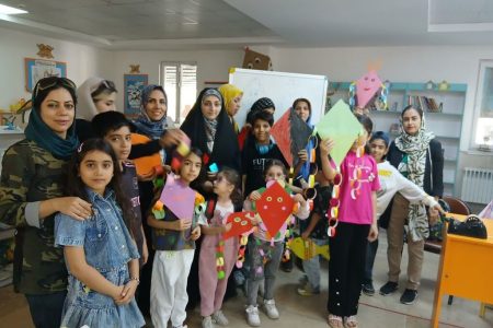 پنجشنبه‌های مادر- فرزندی در مراکز کانون البرز با ساخت بادبادک