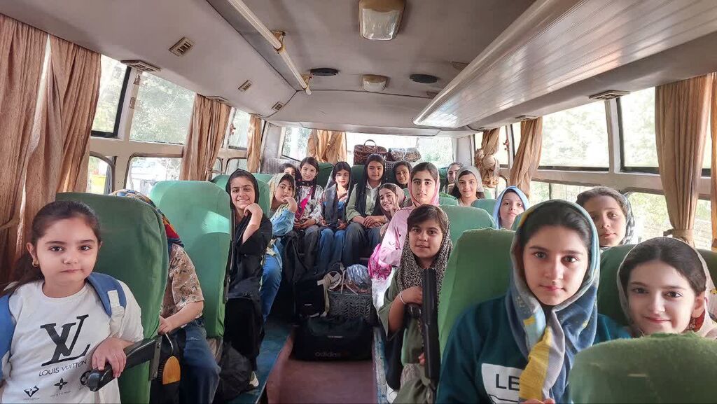 1344882-1 مرکز جوانرود اعضای فعال خود را به اردوی «باغ بهشت بابا» برد