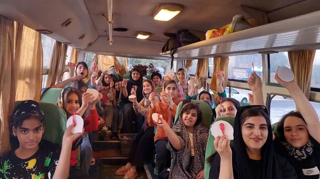 1344884-1 مرکز جوانرود اعضای فعال خود را به اردوی «باغ بهشت بابا» برد